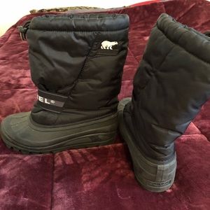 Snow boots